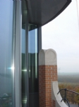 Glazen opbouw op top geplaatst.  